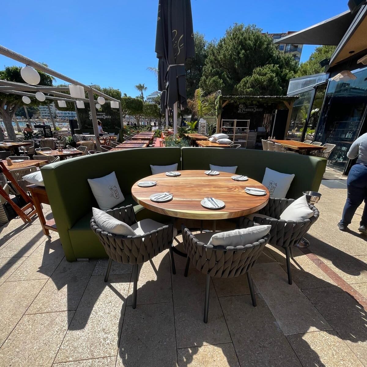 Sillas y mesas para restaurantes y locales